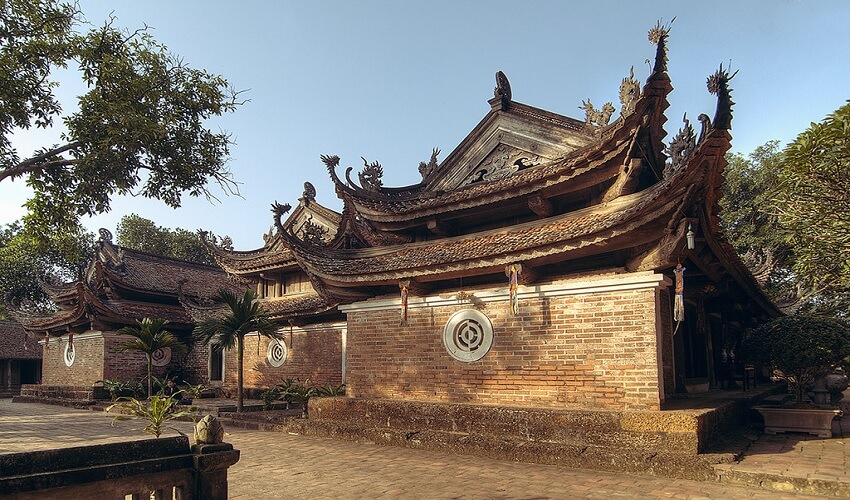 Le toit s'oriente toujours vers le ciel