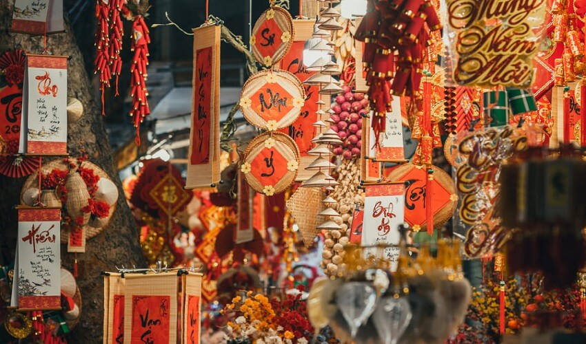 Les marchés traditionnels sont ouverts à l'approche du Tet