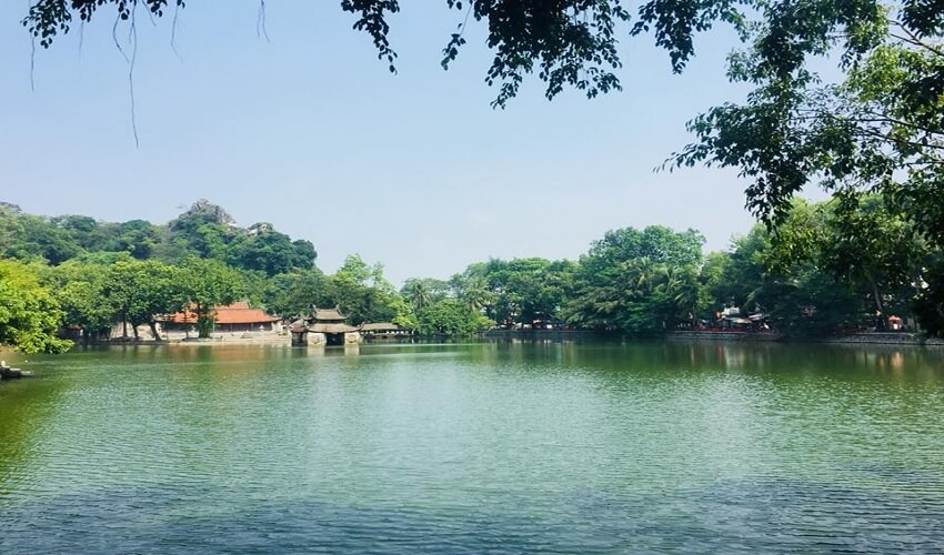 Pagode Thay à seulement 25 kilomètres depuis Hanoi