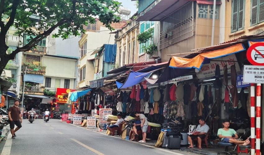Rue Ha Trung dispose de nombreuses bijouteries