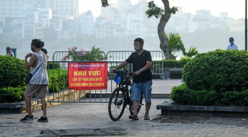 Tai Chi au petit matin dans l'ensemble des lieux accessibles au public