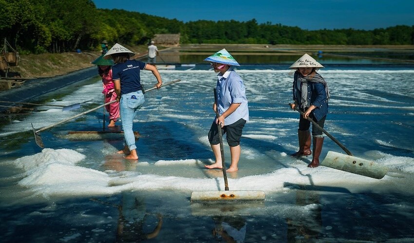 Production de sel l'ile Thieng Lieng