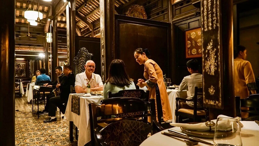 Diner royal à Hue