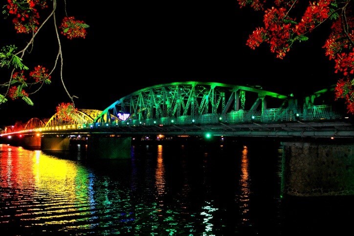 Pont Trang Tien la nuit