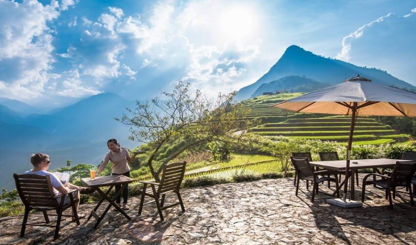 Sapa possède des vues incroyables sur les champs en terrasses