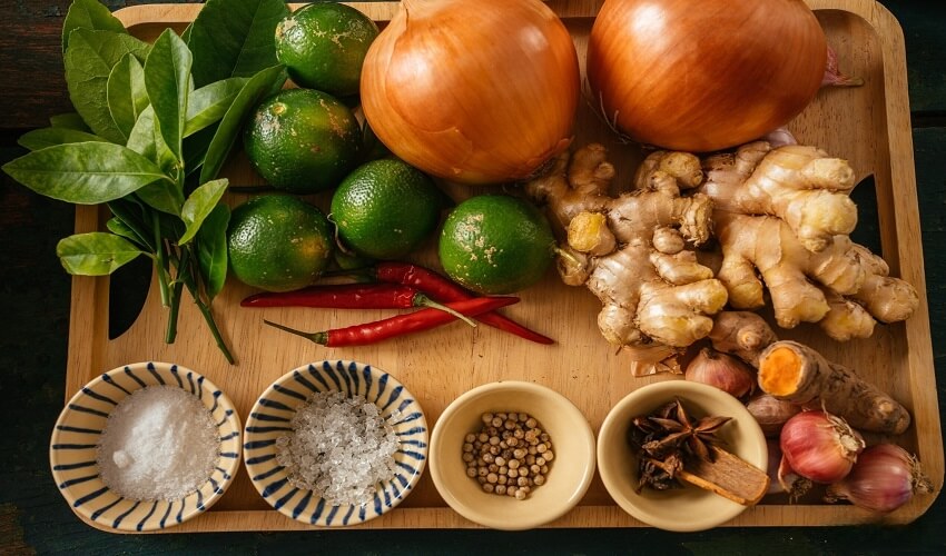 Le pho demande toujours une longue préparation