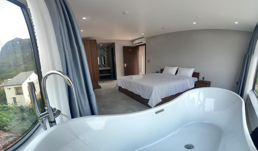 Grande baignoire chez Celia Boutique