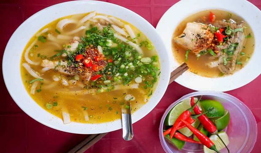 Soupe de nouilles épaisses chao banh canh