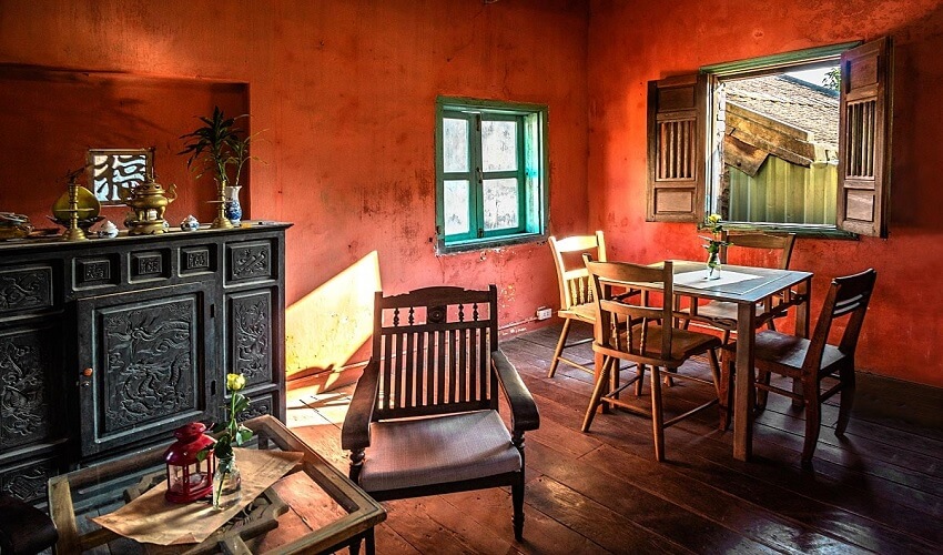 Décoration chez The Hill Station correspond aux couleurs du pont japonais