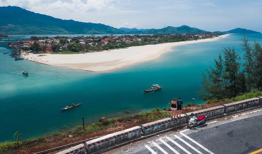 Vue surprenante au col des nuages Hai Van