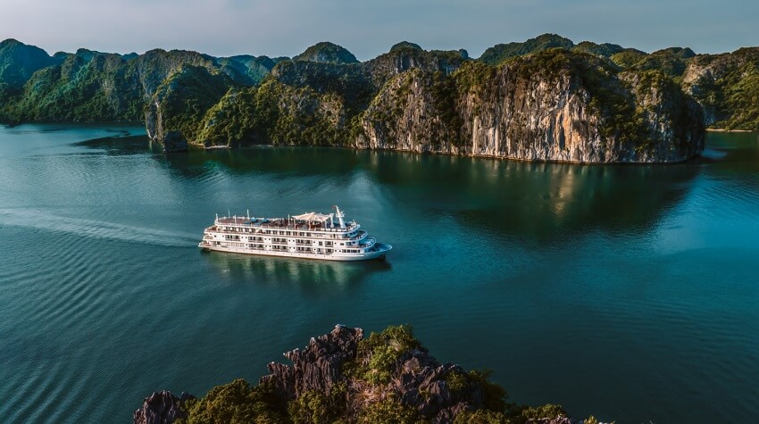 Croisière Lan Ha propose des expériences similaires mais beaucoup moins touristique