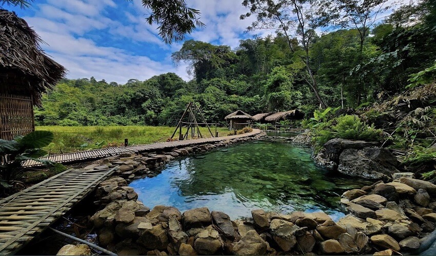 Source minérale chaude Ban Mong à Son La